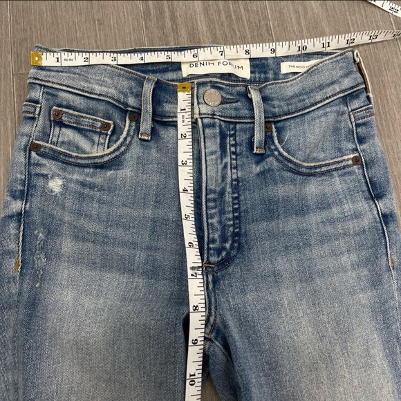 Aritzia Denim Forum The Nico Mid Rise Skinny Crop Raw Hem Distressed Jeans 24 - Picture 15 of 16